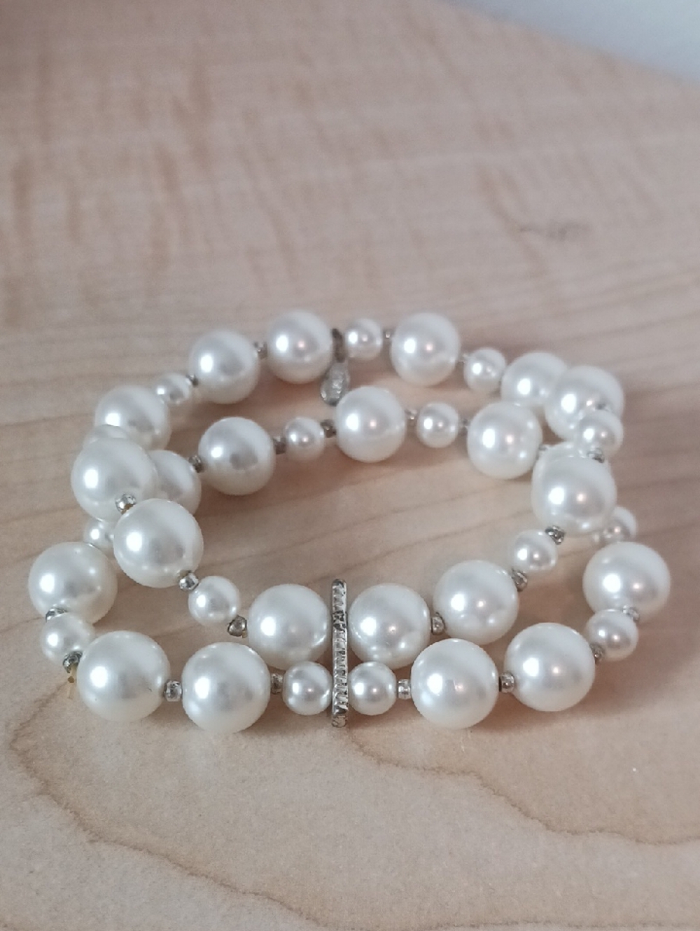 Elegant White Pearl Stretch Bracelet with Silver Accents
